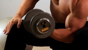 Read more about the article How to Do a Concentration Curl | Arm Workout