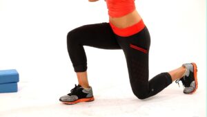 Read more about the article How to Do a Lunge | Thighs Workout