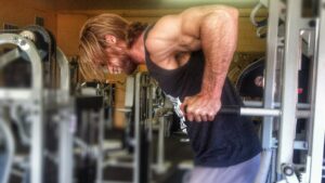 Read more about the article How To Do Dips – Chest & Triceps Exercise