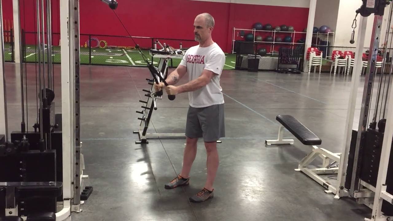 You are currently viewing Pre-Exhaustion Protocol: Straight Arm Pulldown to Chin-Up Superset