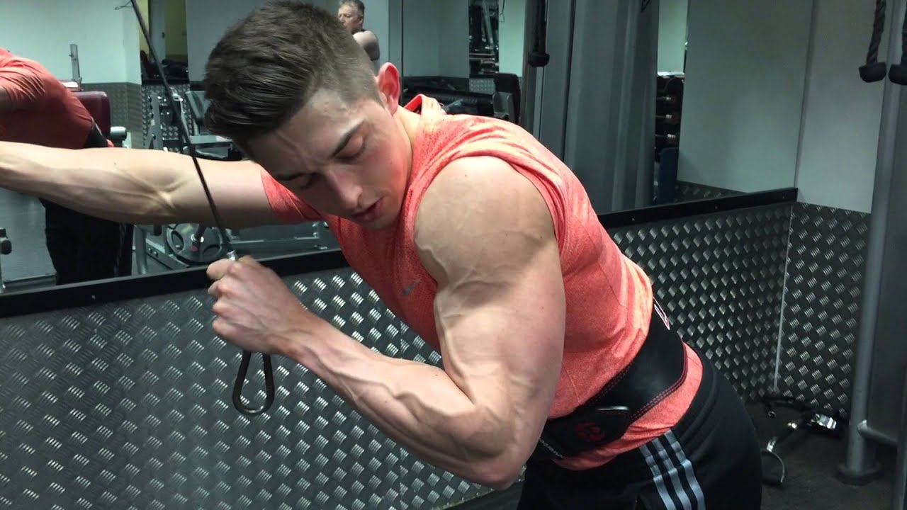 You are currently viewing TUTORIAL TUESDAY: SINGLE ARM TRICEP CABLE PUSHDOWN