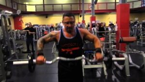 Read more about the article Wide grip upright rows for side delts